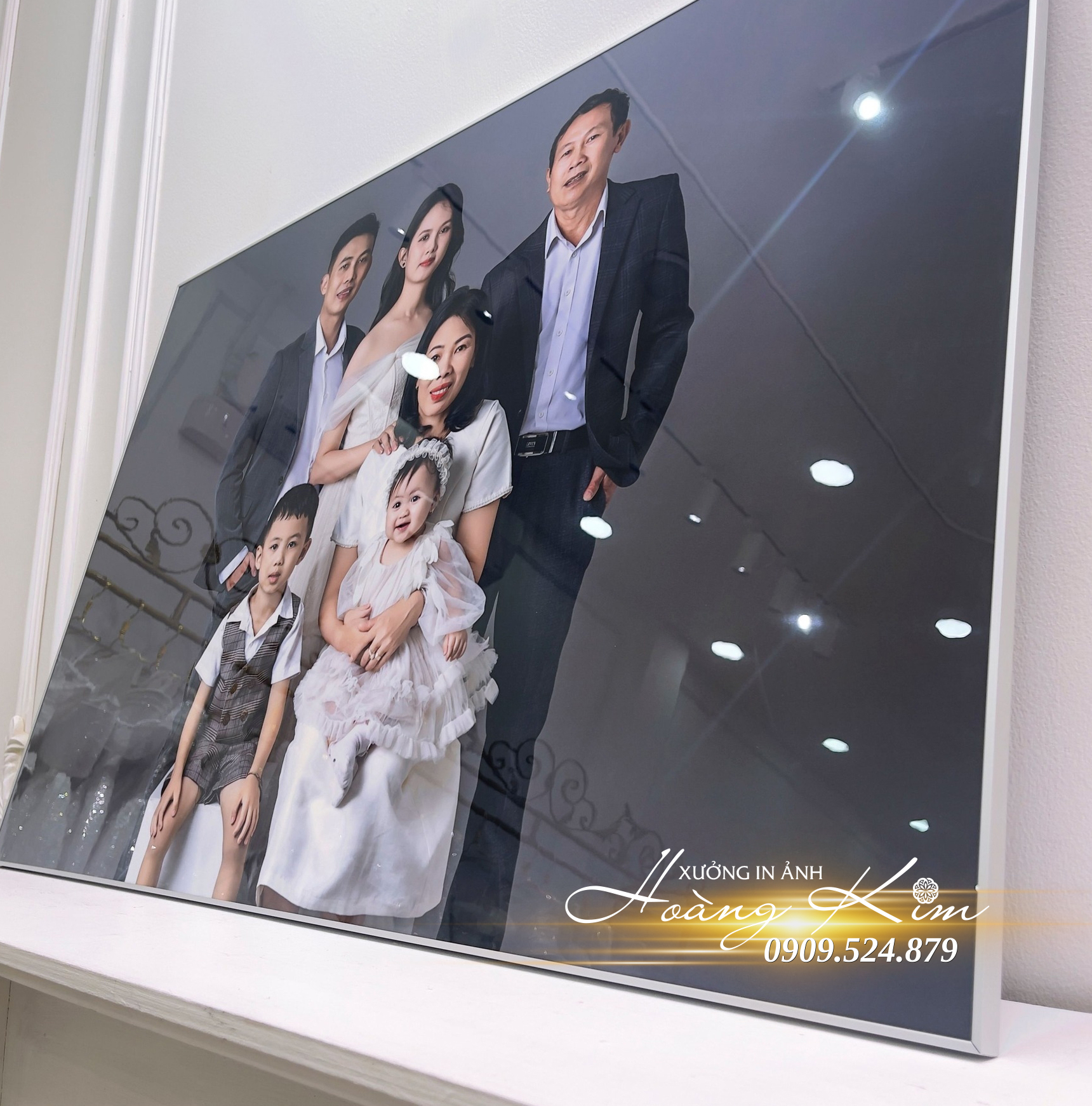 In Ảnh Mica, Tráng Gương Viền Hợp Kim – Đẳng Cấp, Bền Bỉ, Sang Trọng Như Khung Cao Cấp | Xưởng In Ảnh Hoàng Kim 40 ảnh gia đình viền hợp kim